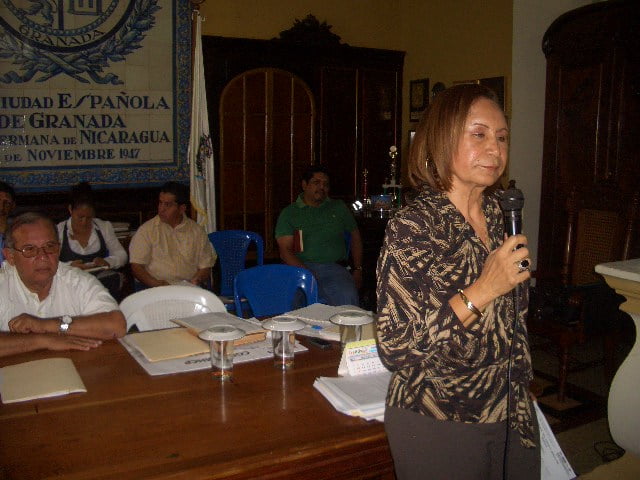 Lic. Julia Mena Rivera, Alcaldesa de Granada